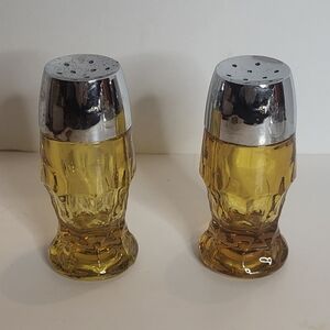 Vintage s & p shakers